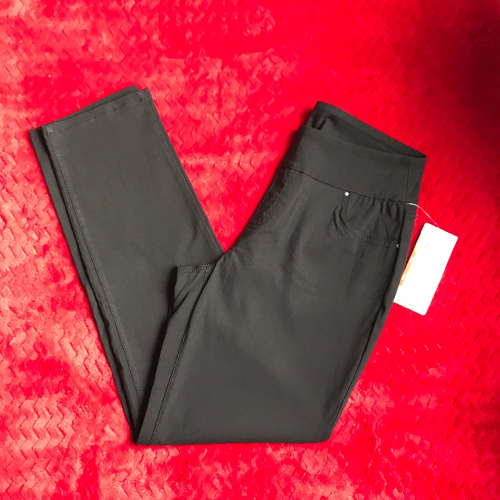 NWT Women’s White stag straight leg slacks S (2-4)